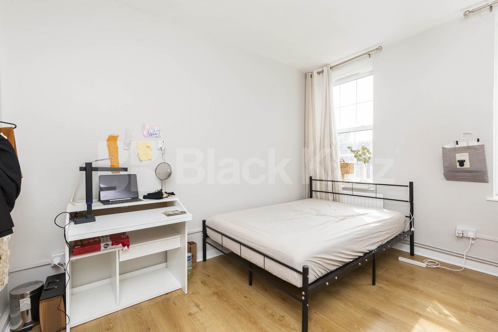 Recently refurbished three double bed flat mins to Tube & Regents Park Arlington Road , Camden